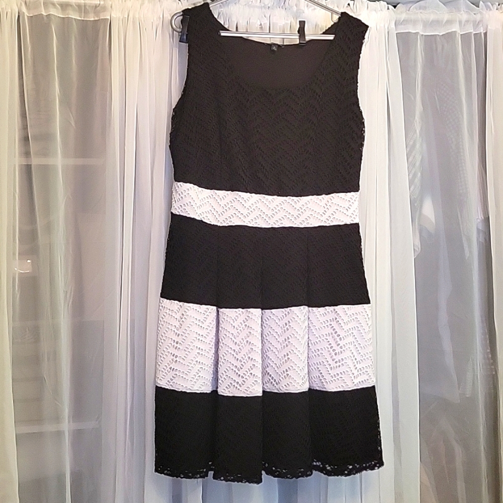 Black and White Dress XL